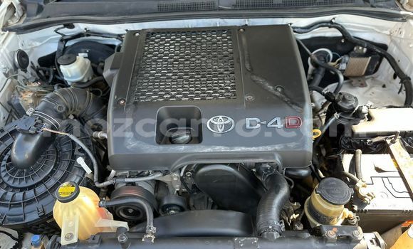 Nunua Ilio tumika Toyota Hilux Nyeupe Gari ndani ya Maputo nchini Maputo Nunua Ilio tumika Toyota Hilux Nyeupe Gari ndani ya Maputo nchini Maputo