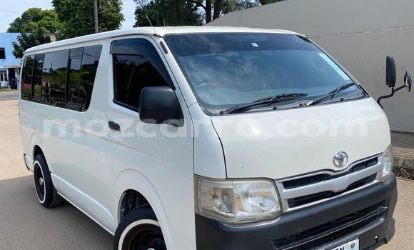 Comprar Usado Toyota Hiace Branco Carro em Maputo em Maputo