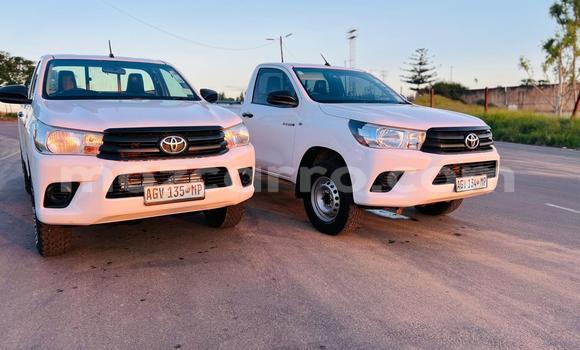 Tenga Tsaru Toyota Hilux Chena Mota in Maputo in Maputo
