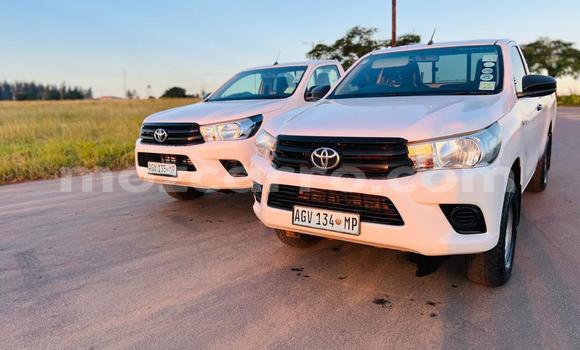 Nunua Ilio tumika Toyota Hilux Nyeupe Gari ndani ya Maputo nchini Maputo Nunua Ilio tumika Toyota Hilux Nyeupe Gari ndani ya Maputo nchini Maputo