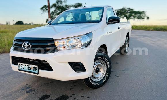 Nunua Ilio tumika Toyota Hilux Nyeupe Gari ndani ya Maputo nchini Maputo Nunua Ilio tumika Toyota Hilux Nyeupe Gari ndani ya Maputo nchini Maputo
