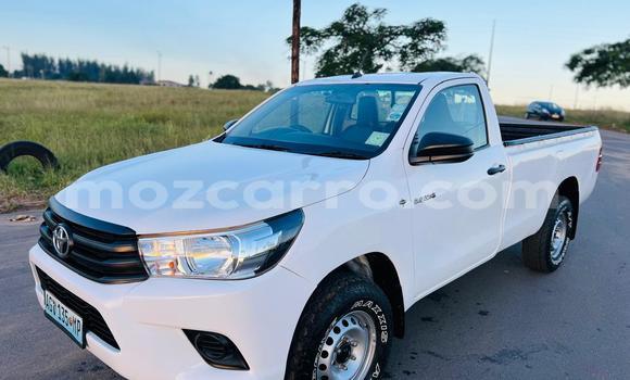 Nunua Ilio tumika Toyota Hilux Nyeupe Gari ndani ya Maputo nchini Maputo Nunua Ilio tumika Toyota Hilux Nyeupe Gari ndani ya Maputo nchini Maputo