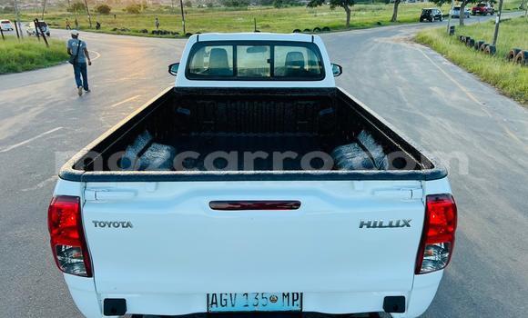 Nunua Ilio tumika Toyota Hilux Nyeupe Gari ndani ya Maputo nchini Maputo Nunua Ilio tumika Toyota Hilux Nyeupe Gari ndani ya Maputo nchini Maputo
