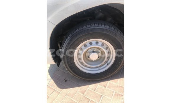 Nunua Imported Toyota Prado Nyeupe Gari ndani ya Import - Dubai nchini Cabo Delgado Nunua Imported Toyota Prado Nyeupe Gari ndani ya Import - Dubai nchini Cabo Delgado