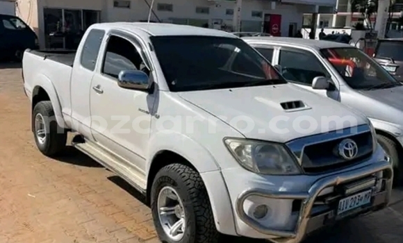 Nunua Ilio tumika Toyota Hilux Nyeupe Gari ndani ya Maputo nchini Maputo