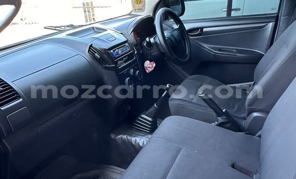 Comprar Usado Isuzu D-MAX Branco Carro em Maputo em Maputo Comprar Usado Isuzu D-MAX Branco Carro em Maputo em Maputo