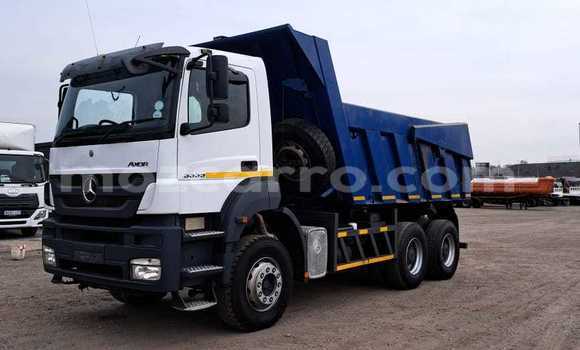 Comprar Usado Mercedes‒Benz Tipper Branco Caminhão em Maputo em Maputo Comprar Usado Mercedes‒Benz Tipper Branco Caminhão em Maputo em Maputo