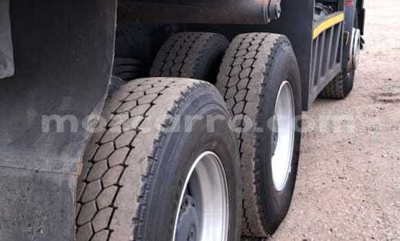 Comprar Usado Mercedes‒Benz Tipper Branco Caminhão em Maputo em Maputo Comprar Usado Mercedes‒Benz Tipper Branco Caminhão em Maputo em Maputo