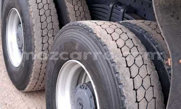 Comprar Usado Mercedes‒Benz Tipper Branco Caminhão em Maputo em Maputo Comprar Usado Mercedes‒Benz Tipper Branco Caminhão em Maputo em Maputo