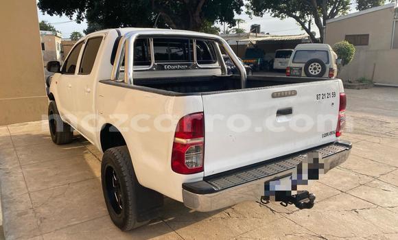 Nunua Ilio tumika Toyota Hilux Nyeupe Gari ndani ya Maputo nchini Maputo Nunua Ilio tumika Toyota Hilux Nyeupe Gari ndani ya Maputo nchini Maputo
