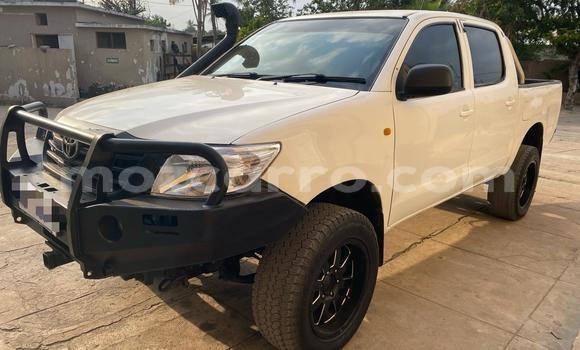 Nunua Ilio tumika Toyota Hilux Nyeupe Gari ndani ya Maputo nchini Maputo Nunua Ilio tumika Toyota Hilux Nyeupe Gari ndani ya Maputo nchini Maputo