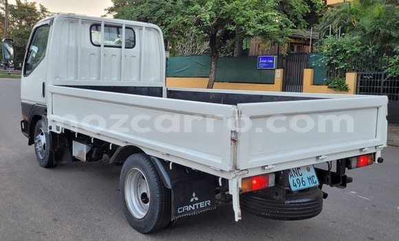 Comprar Usado Mitsubishi Canter Branco Caminhão em Maputo em Maputo Comprar Usado Mitsubishi Canter Branco Caminhão em Maputo em Maputo