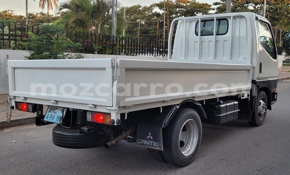 Comprar Usado Mitsubishi Canter Branco Caminhão em Maputo em Maputo Comprar Usado Mitsubishi Canter Branco Caminhão em Maputo em Maputo