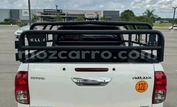 Nunua Ilio tumika Toyota Hilux Nyeupe Gari ndani ya Maputo nchini Maputo Nunua Ilio tumika Toyota Hilux Nyeupe Gari ndani ya Maputo nchini Maputo