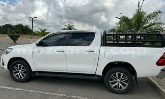 Nunua Ilio tumika Toyota Hilux Nyeupe Gari ndani ya Maputo nchini Maputo Nunua Ilio tumika Toyota Hilux Nyeupe Gari ndani ya Maputo nchini Maputo