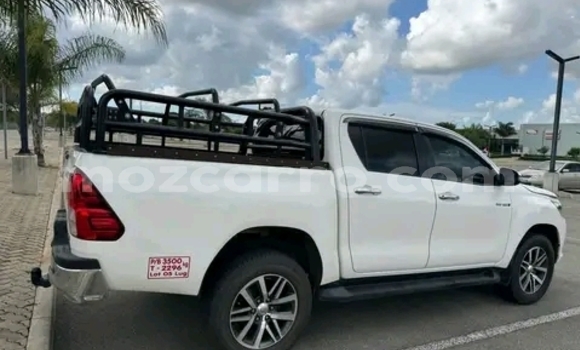 Nunua Ilio tumika Toyota Hilux Nyeupe Gari ndani ya Maputo nchini Maputo Nunua Ilio tumika Toyota Hilux Nyeupe Gari ndani ya Maputo nchini Maputo