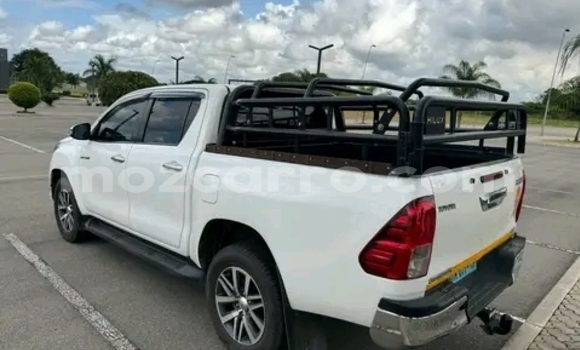 Nunua Ilio tumika Toyota Hilux Nyeupe Gari ndani ya Maputo nchini Maputo Nunua Ilio tumika Toyota Hilux Nyeupe Gari ndani ya Maputo nchini Maputo