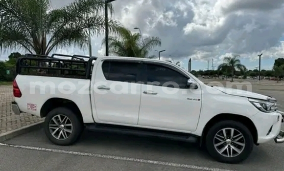Nunua Ilio tumika Toyota Hilux Nyeupe Gari ndani ya Maputo nchini Maputo Nunua Ilio tumika Toyota Hilux Nyeupe Gari ndani ya Maputo nchini Maputo