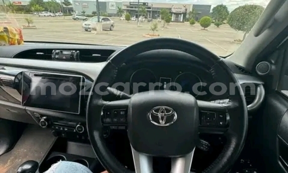 Nunua Ilio tumika Toyota Hilux Nyeupe Gari ndani ya Maputo nchini Maputo Nunua Ilio tumika Toyota Hilux Nyeupe Gari ndani ya Maputo nchini Maputo