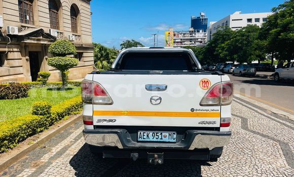 Comprar Novo Mazda BT-50 Branco Carro em Maputo em Maputo Comprar Novo Mazda BT-50 Branco Carro em Maputo em Maputo