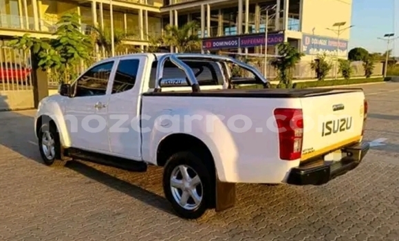 Nunua Ilio tumika Isuzu KB Nyeupe Gari ndani ya Maputo nchini Maputo Nunua Ilio tumika Isuzu KB Nyeupe Gari ndani ya Maputo nchini Maputo