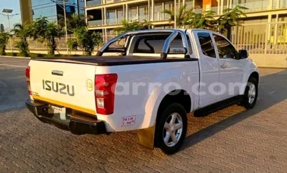 Nunua Ilio tumika Isuzu KB Nyeupe Gari ndani ya Maputo nchini Maputo Nunua Ilio tumika Isuzu KB Nyeupe Gari ndani ya Maputo nchini Maputo