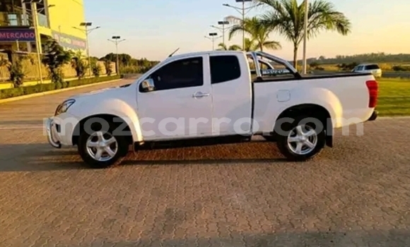 Nunua Ilio tumika Isuzu KB Nyeupe Gari ndani ya Maputo nchini Maputo Nunua Ilio tumika Isuzu KB Nyeupe Gari ndani ya Maputo nchini Maputo