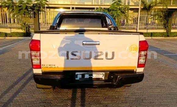 Nunua Ilio tumika Isuzu KB Nyeupe Gari ndani ya Maputo nchini Maputo Nunua Ilio tumika Isuzu KB Nyeupe Gari ndani ya Maputo nchini Maputo