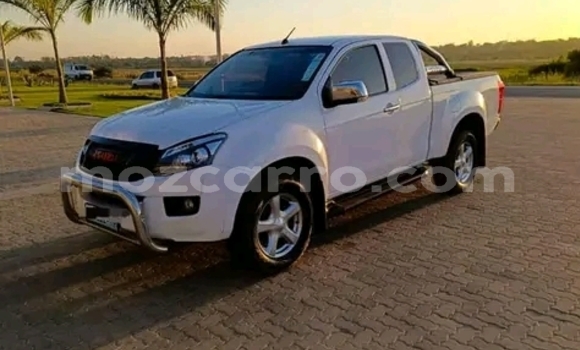 Nunua Ilio tumika Isuzu KB Nyeupe Gari ndani ya Maputo nchini Maputo Nunua Ilio tumika Isuzu KB Nyeupe Gari ndani ya Maputo nchini Maputo