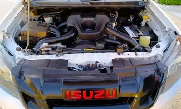 Nunua Ilio tumika Isuzu KB Nyeupe Gari ndani ya Maputo nchini Maputo Nunua Ilio tumika Isuzu KB Nyeupe Gari ndani ya Maputo nchini Maputo