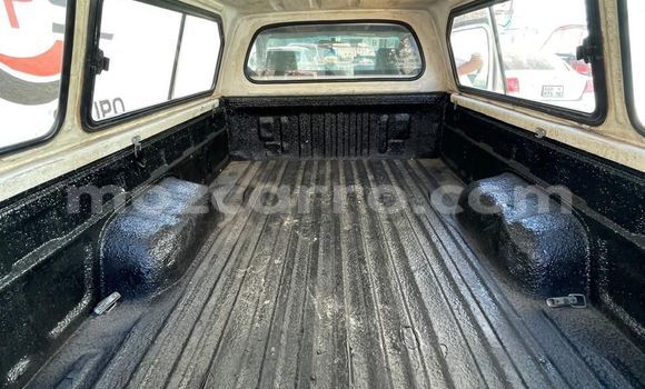 Nunua Ilio tumika Toyota Hilux Nyeupe Gari ndani ya Maputo nchini Maputo Nunua Ilio tumika Toyota Hilux Nyeupe Gari ndani ya Maputo nchini Maputo