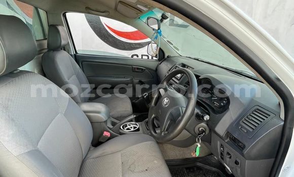 Nunua Ilio tumika Toyota Hilux Nyeupe Gari ndani ya Maputo nchini Maputo Nunua Ilio tumika Toyota Hilux Nyeupe Gari ndani ya Maputo nchini Maputo