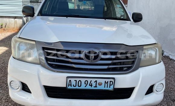 Nunua Ilio tumika Toyota Hilux Nyeupe Gari ndani ya Maputo nchini Maputo Nunua Ilio tumika Toyota Hilux Nyeupe Gari ndani ya Maputo nchini Maputo