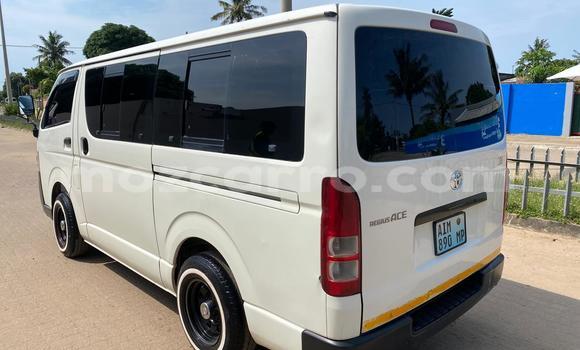 Buy Used Toyota Hiace White Car in Maputo in Maputo Buy Used Toyota Hiace White Car in Maputo in Maputo