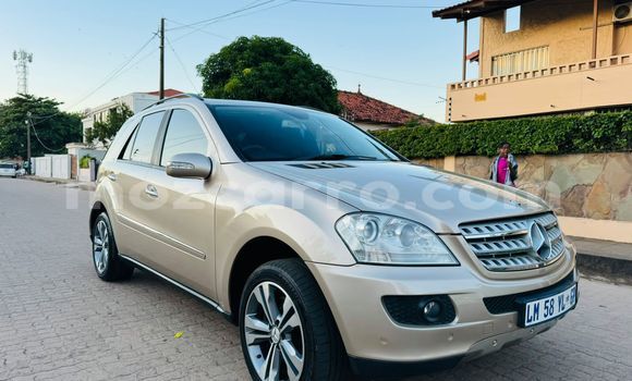 Comprar Usado Mercedes-Benz E-Classe Bege Carro em Maputo em Maputo