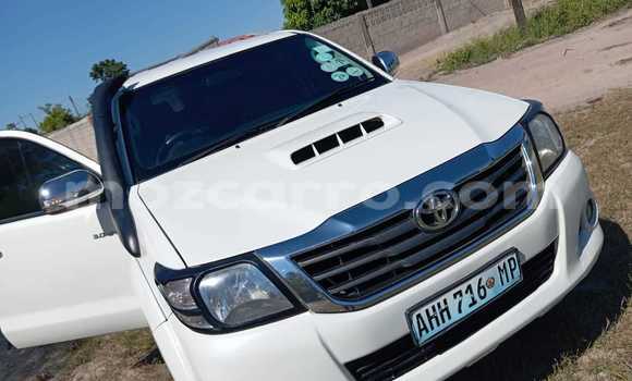 Comprar Usado Toyota Hilux Branco Carro em Maputo em Maputo