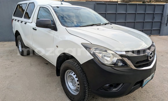 Nunua Ilio tumika Mazda BT-50 Nyeupe Gari ndani ya Maputo nchini Maputo