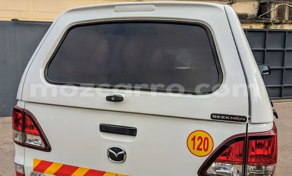 Comprar Usado Mazda BT-50 Branco Carro em Maputo em Maputo Comprar Usado Mazda BT-50 Branco Carro em Maputo em Maputo