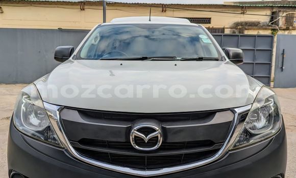 Comprar Usado Mazda BT-50 Branco Carro em Maputo em Maputo Comprar Usado Mazda BT-50 Branco Carro em Maputo em Maputo