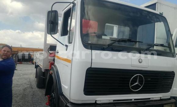 Comprar Usado Mercedes‒Benz 1213 Branco Caminhão em Maputo em Maputo Comprar Usado Mercedes‒Benz 1213 Branco Caminhão em Maputo em Maputo