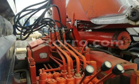 Tenga Tsaru Mercedes‒Benz 1213 Chena Rori in Maputo in Maputo Tenga Tsaru Mercedes‒Benz 1213 Chena Rori in Maputo in Maputo