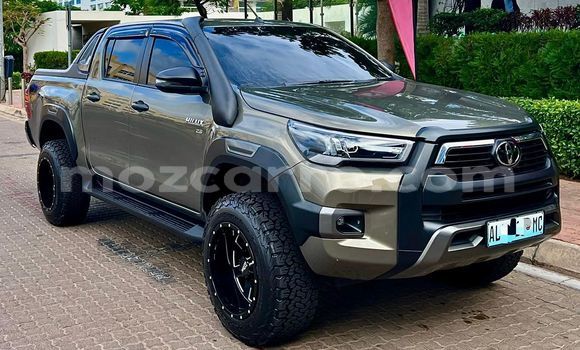 Nunua Ilio tumika Toyota Hiluxe Revo Kijani Gari ndani ya Maputo nchini Maputo