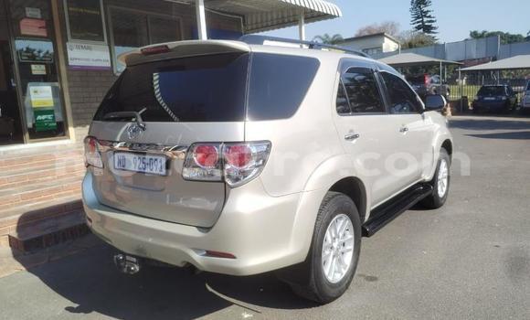 Tenga Tsaru Toyota Fortuner Zvimwe Mota in Maputo in Maputo Tenga Tsaru Toyota Fortuner Zvimwe Mota in Maputo in Maputo