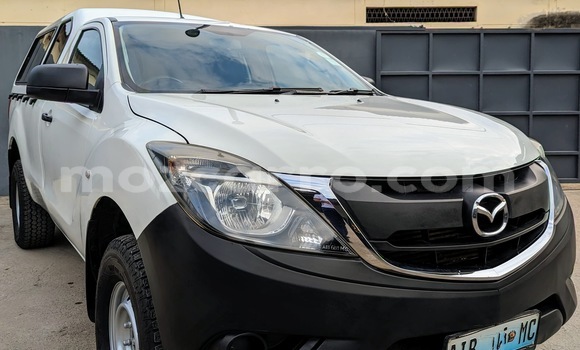 Comprar Usado Mazda BT-50 Branco Carro em Maputo em Maputo Comprar Usado Mazda BT-50 Branco Carro em Maputo em Maputo