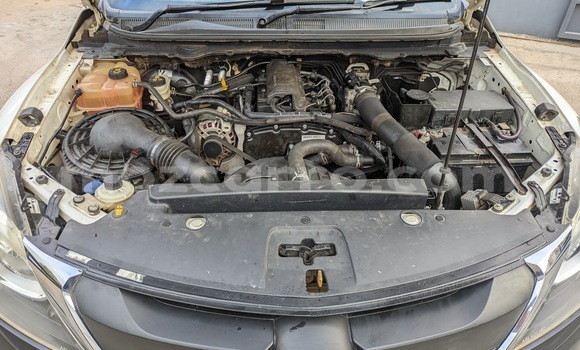 Comprar Usado Mazda BT-50 Branco Carro em Maputo em Maputo Comprar Usado Mazda BT-50 Branco Carro em Maputo em Maputo