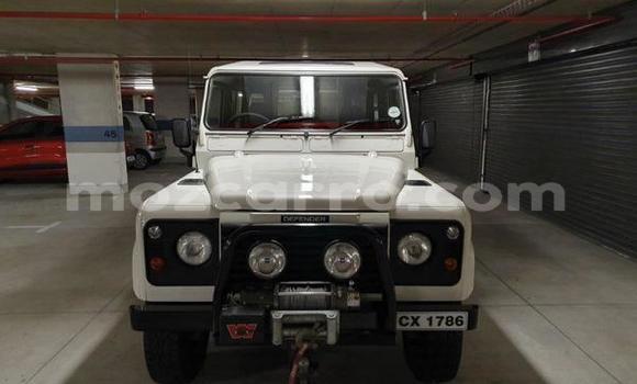 Comprar Usado Land Rover Defender Branco Carro em Lumbo em Nampula Comprar Usado Land Rover Defender Branco Carro em Lumbo em Nampula