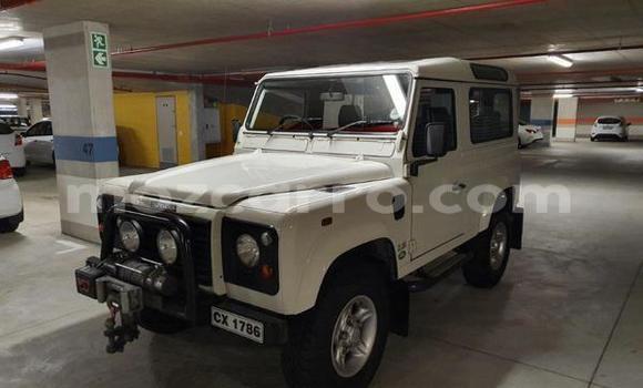 Comprar Usado Land Rover Defender Branco Carro em Lumbo em Nampula Comprar Usado Land Rover Defender Branco Carro em Lumbo em Nampula