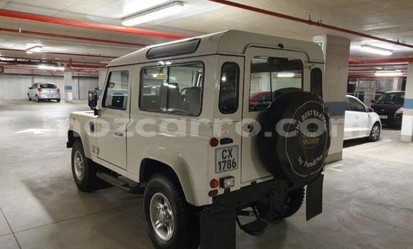 Comprar Usado Land Rover Defender Branco Carro em Lumbo em Nampula Comprar Usado Land Rover Defender Branco Carro em Lumbo em Nampula