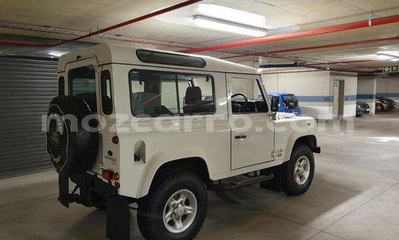 Comprar Usado Land Rover Defender Branco Carro em Lumbo em Nampula Comprar Usado Land Rover Defender Branco Carro em Lumbo em Nampula