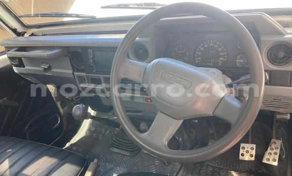Nunua Ilio tumika Toyota Hilux Nyeupe Gari ndani ya Maputo nchini Maputo Nunua Ilio tumika Toyota Hilux Nyeupe Gari ndani ya Maputo nchini Maputo